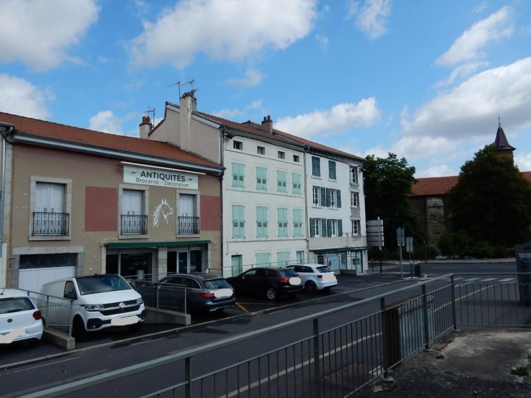 LE PUY-EN-VELAY Le Puy en Velay 43000 ténement de deux immeubles avec cour possibilité minimum 6 logements 2