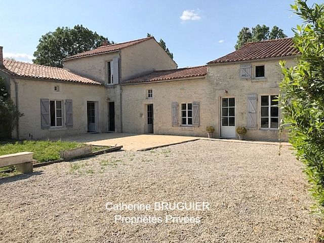 TAUGON Belle Maison Charentaise 198 m2 6 chambres au coeur du Marais Poitevin 2