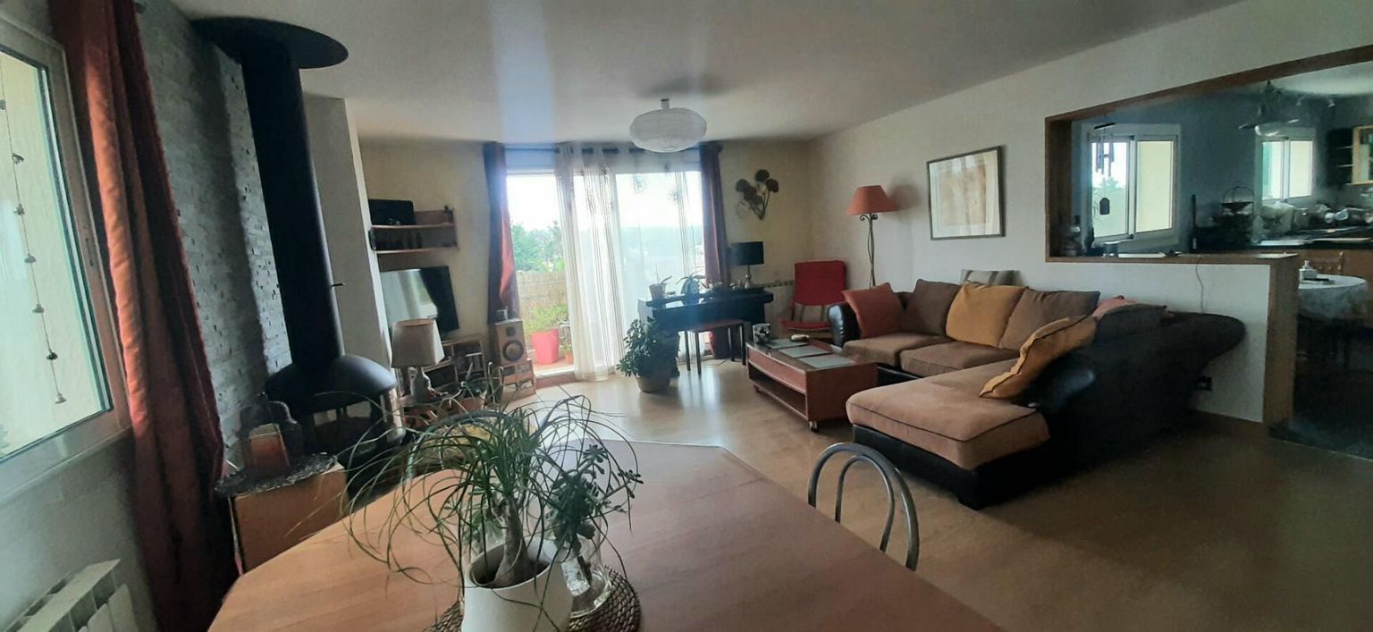VAILHAUQUES Maison 267 m2 avec vue 6 chambres 3