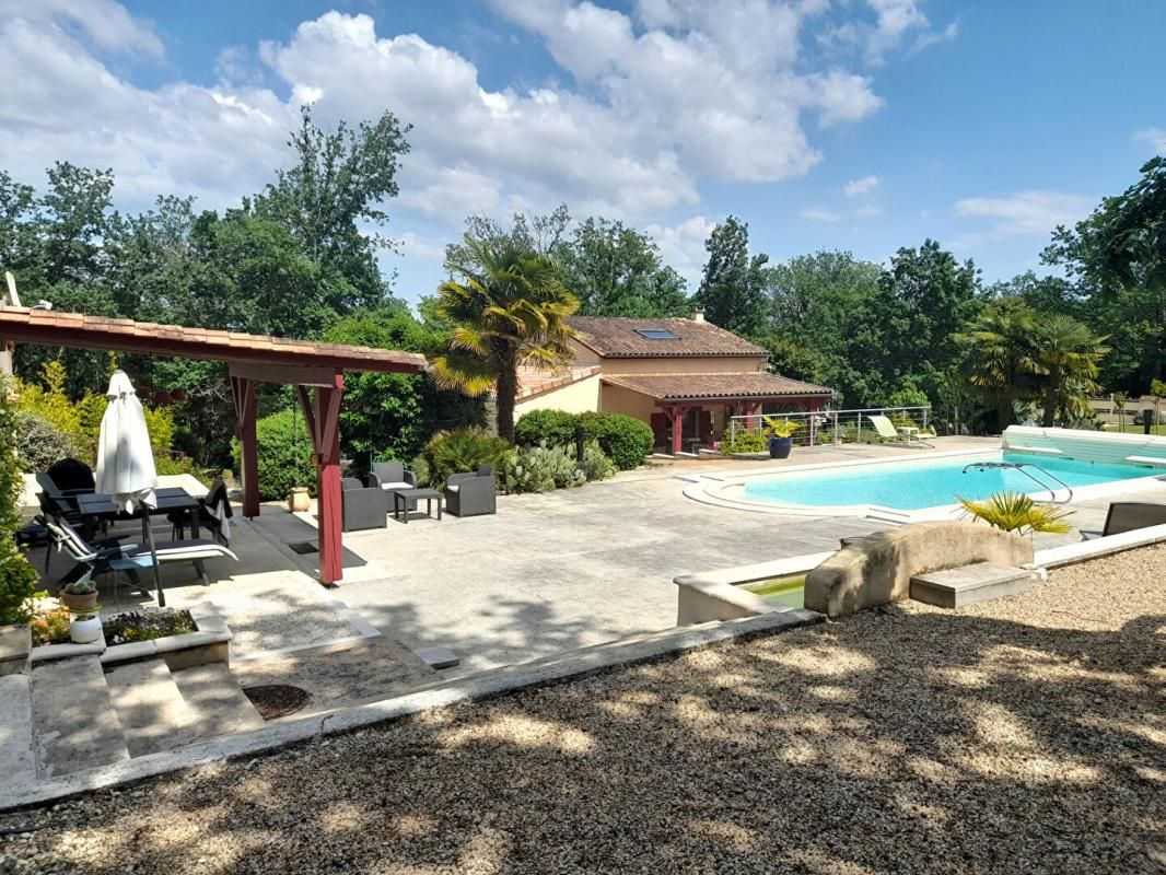CHOURGNAC 2 Maisons / piscine / terrain 6000m² 2