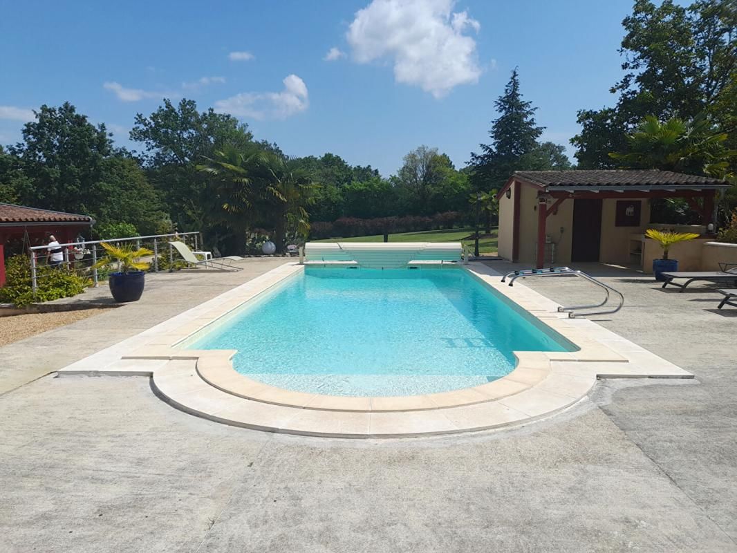 CHOURGNAC 2 Maisons / piscine / terrain 6000m² 4