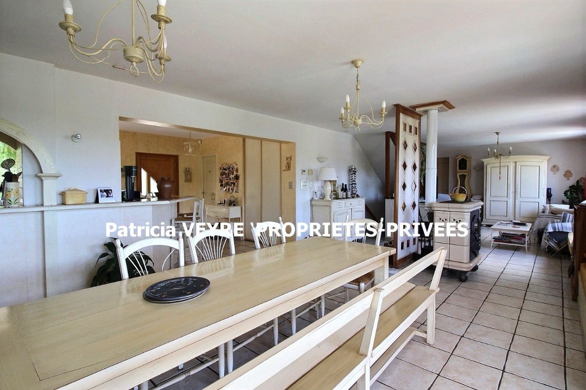 LUPE Maison de 277 m² sur terrain de 3116 m² avec piscine 3