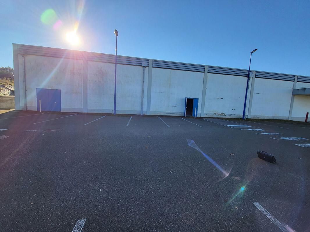 ALENCON PRE EN PAIL - LOCATION LOCAL D'ACTIVITE 1.000 m² 2