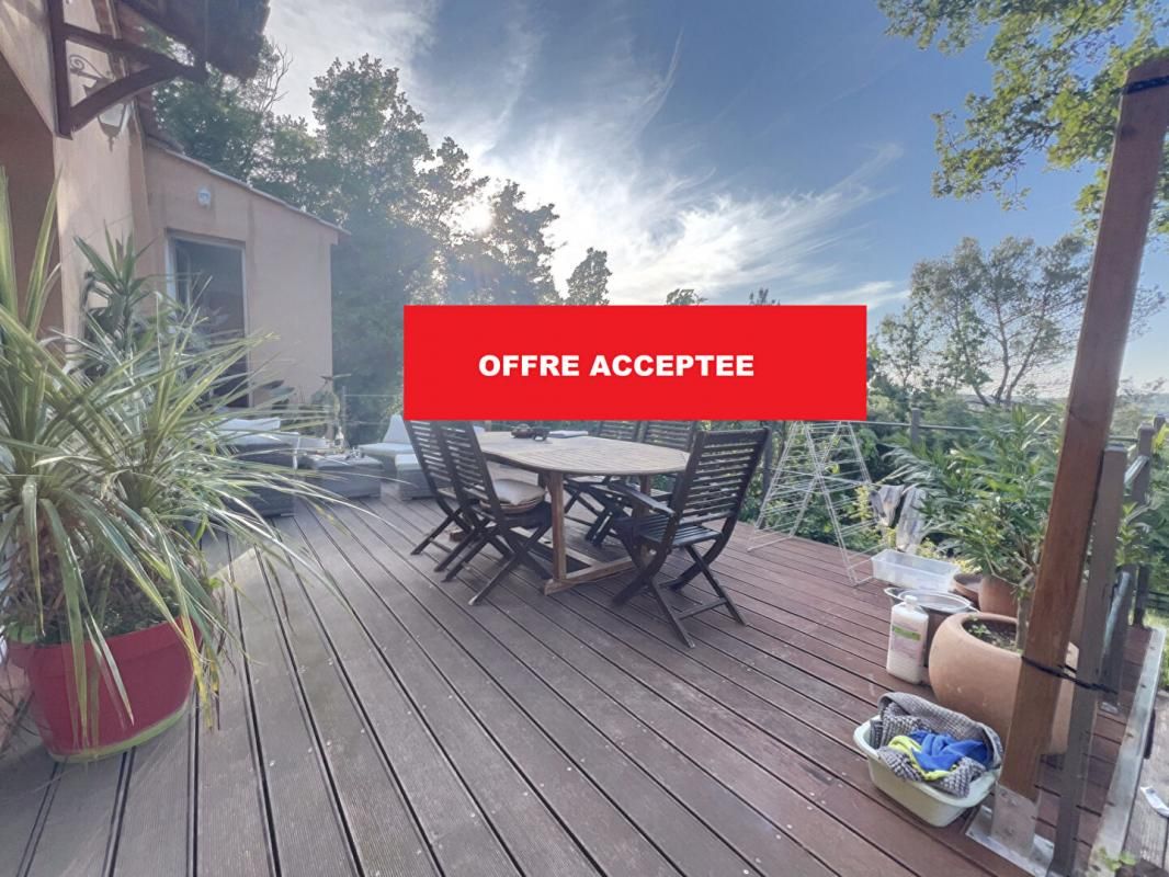 VILLA AVEC VUE DOMINANTE PISCINE SUR 2850 M²