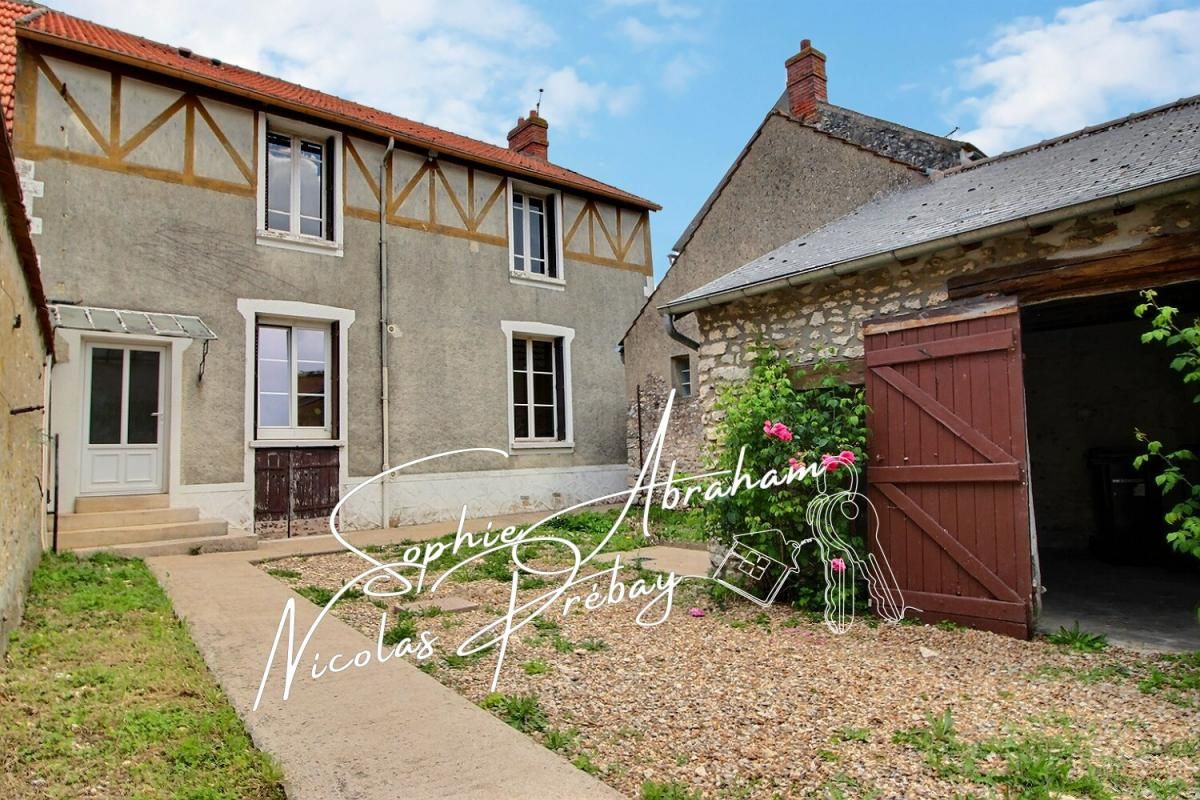 Maison de 3 pièces avec grenier aménageable, cour et jardin