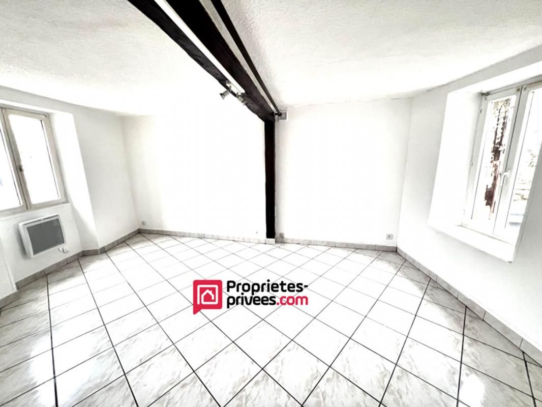 FOSSES Studio de 25m² en Rez-de-Jardin à Fosses 2