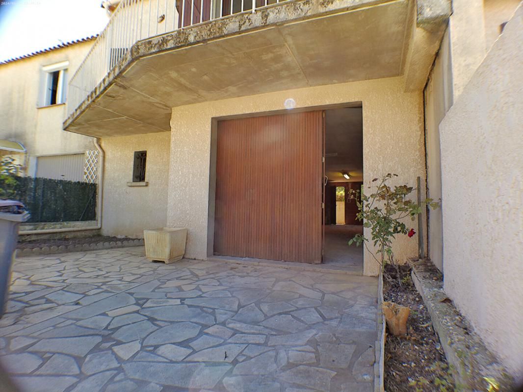 Vente maison à rafraichir sur Agde avec jardin et garage