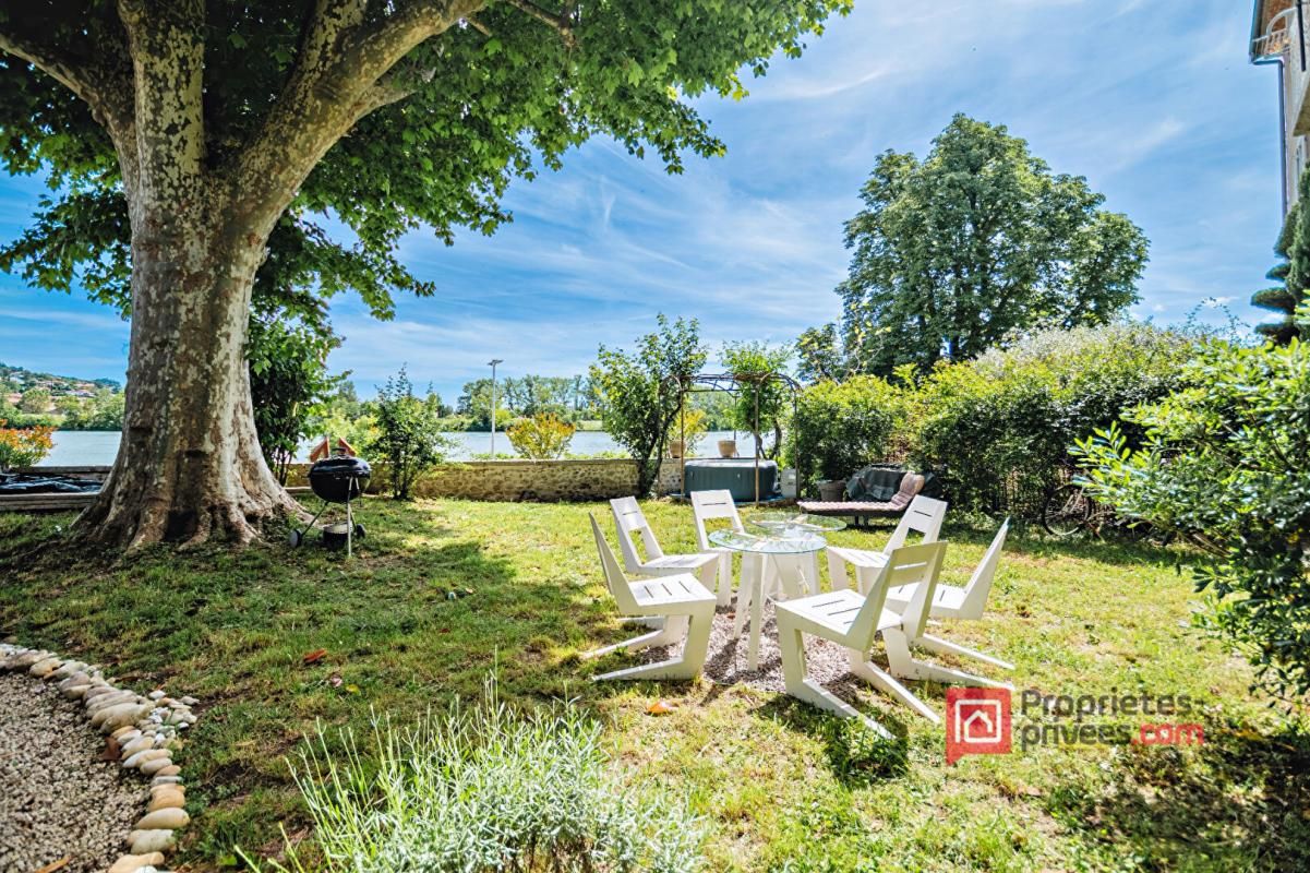 LOFT CONDRIEU 3 PIECES 135m2 en rez de jardin