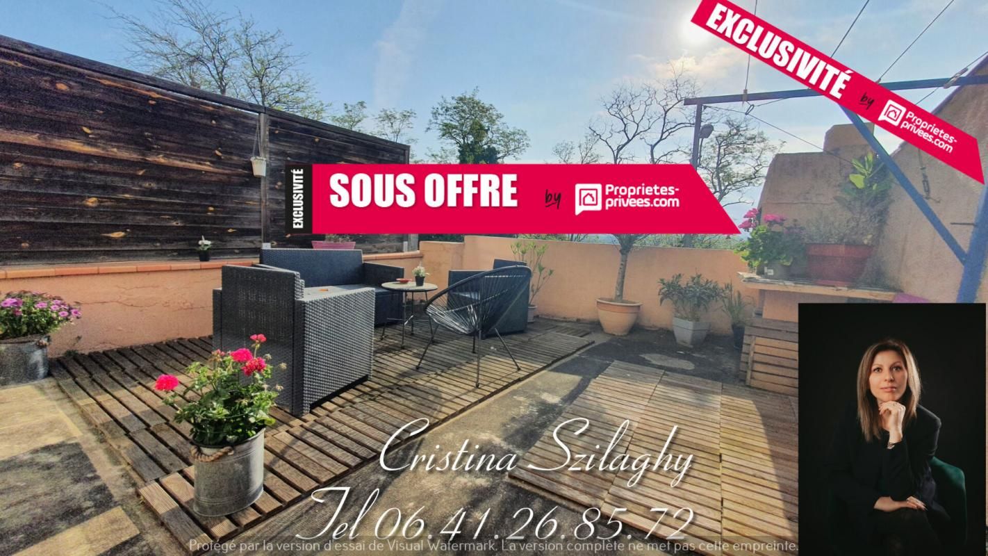 Maison de ville avec jolie terrasse, vue et garage