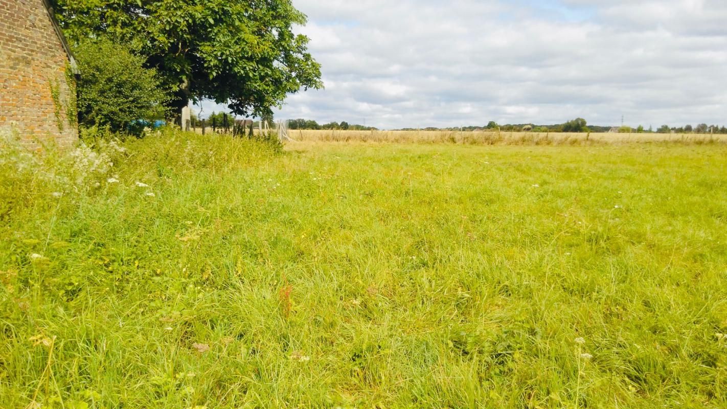Terrain constructible proche Courville sur Eure 1072m2