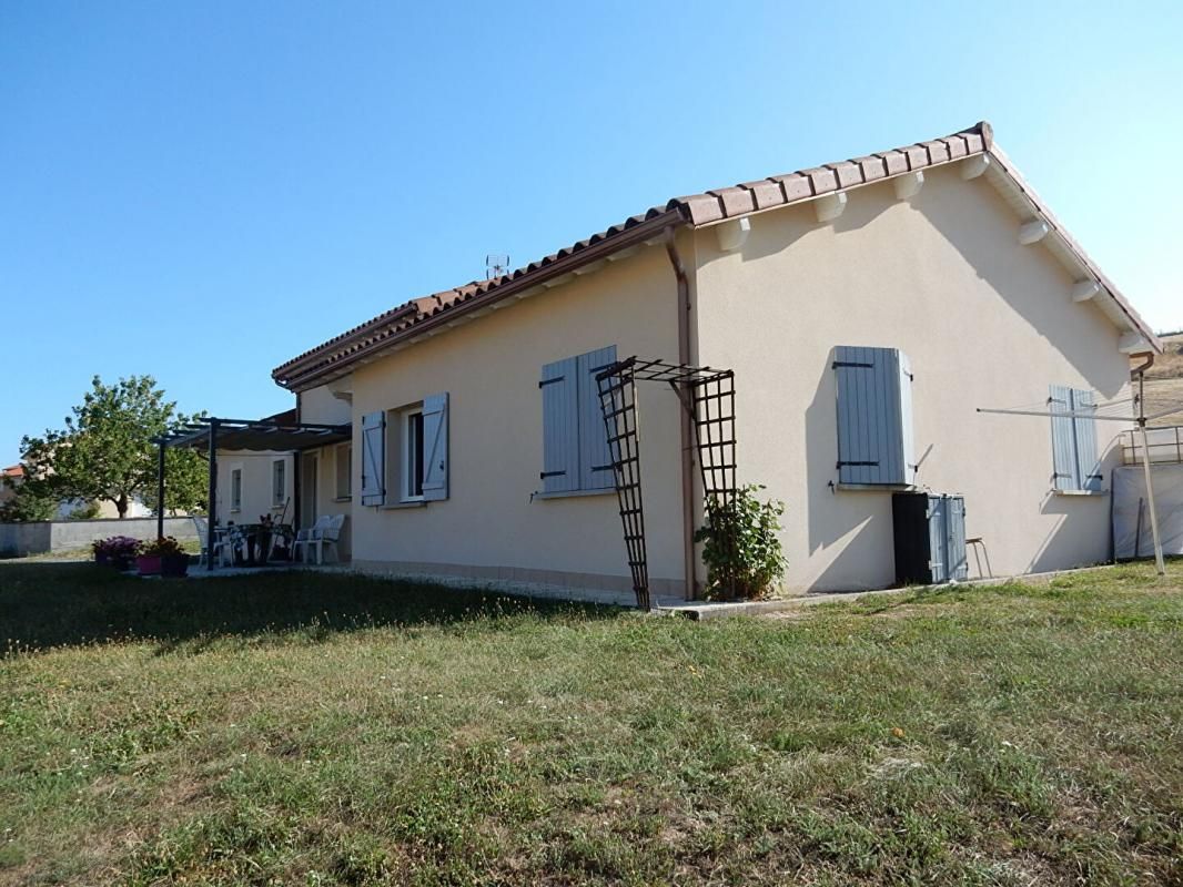 SAINT-GERMAIN-LAPRADE Saint-Germain-Laprade 43700  Maison individuelle plain-pied de 2005 88m² 3 chambres double garage sur 927 m² de terrain avec jardin 2