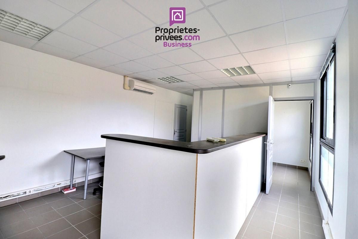 UZES UZES - BUREAU / MURS COMMERCIAUX / 41 M² RDC 3