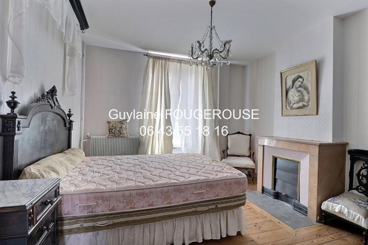 SAINT-ANTHEME Maison meublée 6 chambres cour intérieure Saint Anthème 63660 4