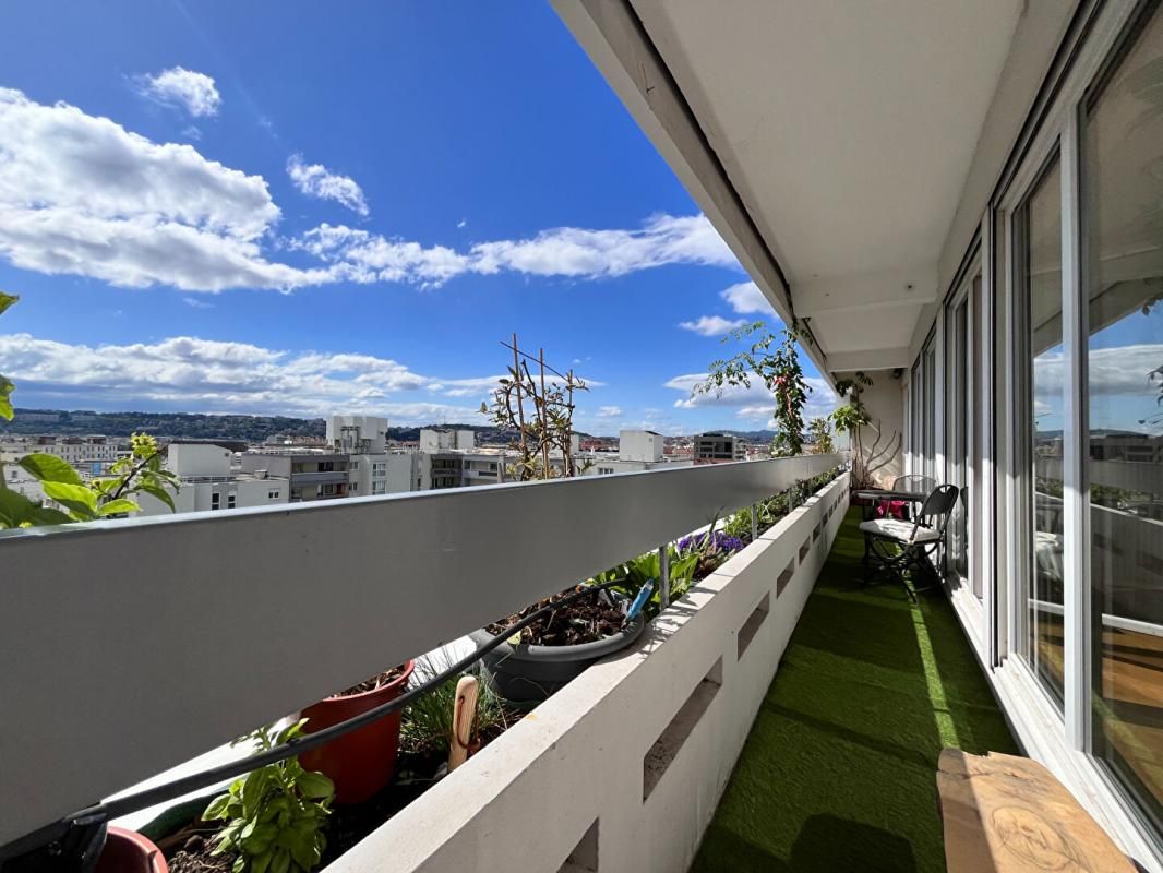 Appartement Lyon T4 81.87 m2 Balcons - Garage - cave - Secteur Parc Blandan