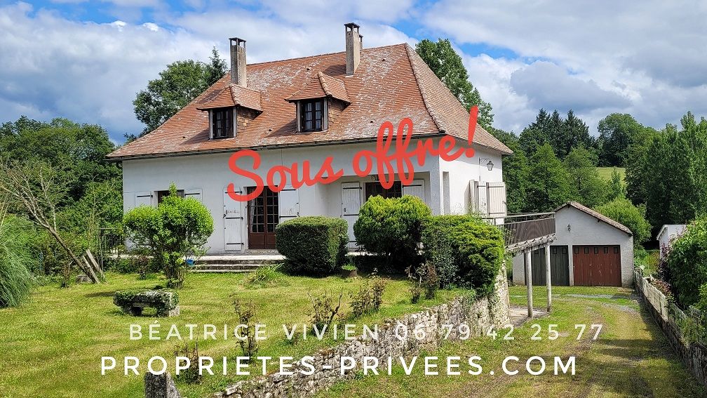 Le bourg: Maison traditionnelle sur sol-sol aménageable, double garage 60 m2, grand terrain