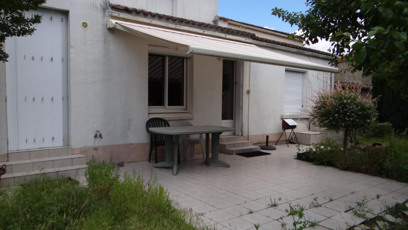 GETIGNE Double Maison Gétigné (117.78 et 80,85 M²) 8 P . 5 Chs . 198.63 M² . T 557 M² . Garage 2