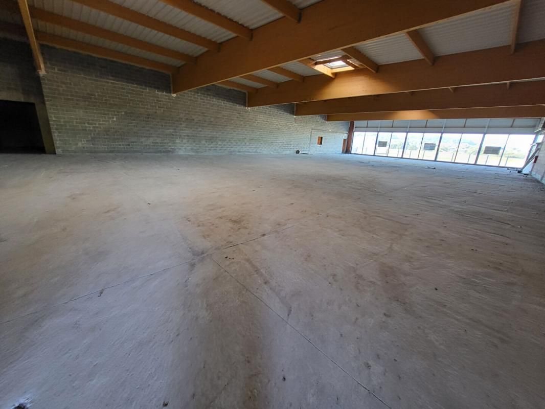 PRE EN PAIL SAINT SAMSON - Local d'activité  1.000 m²