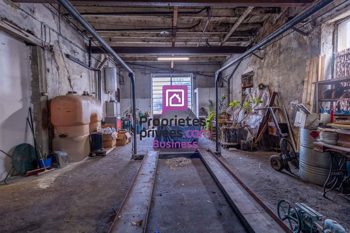 MALAUCENE Malaucene - Immeuble Professionnel et habitations   10 pièce(s) 4