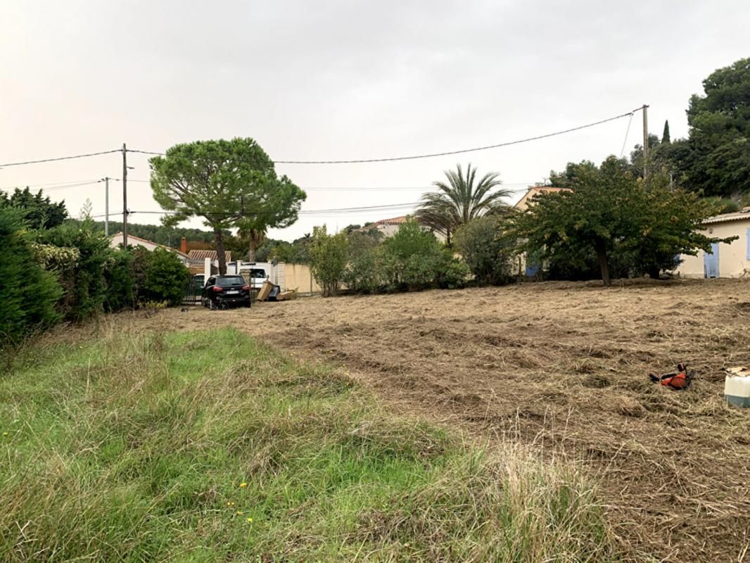 MARTIGUES Terrain à bâtir de 1120 m2 à La Couronne 2