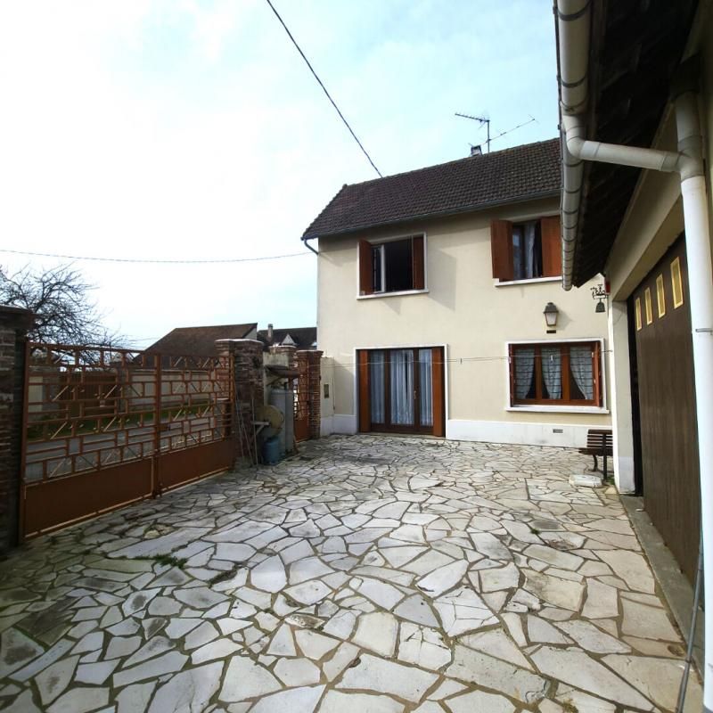 Maison Saint Lubin Des Joncherets 4 pièce(s) 88 m², 3 chambres, combles aménageables, garage de 38 m², cave à vins. Prix HAI : 148 990