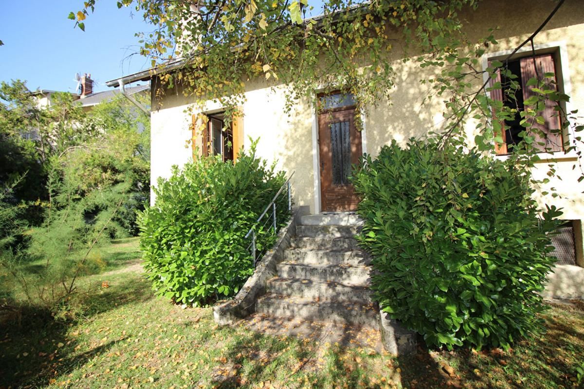 Maison à rénover, centre ville Challes les Eaux