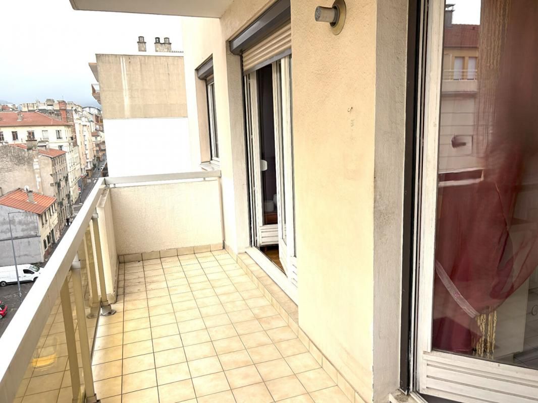 SAINT-ETIENNE SAINT ETIENNE, rue Désiré Claude Appartement 79.22 m² 2 chambres GARAGE CAVE 2