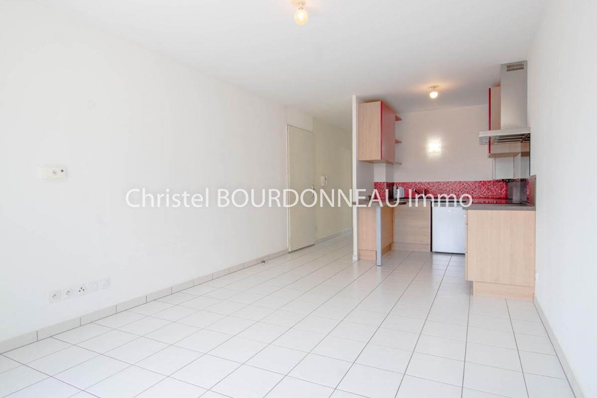 MONTEVRAIN Appartement type F2 1 chambre , balcon, place de stationnement 4