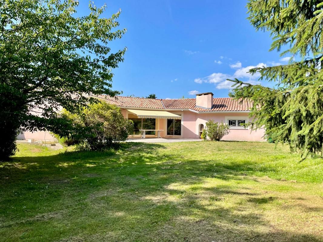 Maison Pessac 4 pièce(s) 123 m2 + dépendance sur 2133 m2 de parcelle !