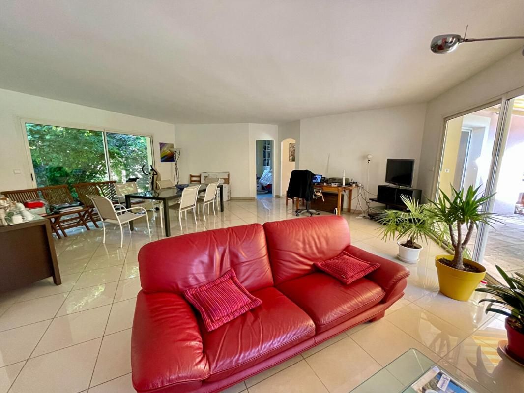 PESSAC Maison Pessac 4 pièce(s) 123 m2 + dépendance sur 2133 m2 de parcelle ! 4