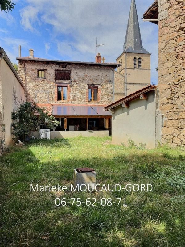 VALPRIVAS Maison de village au coeur de Valprivas 95 m² 3 chambres 510 m² terrain et dépendances 1