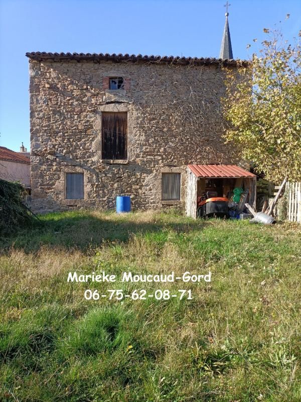 VALPRIVAS Maison de village au coeur de Valprivas 95 m² 3 chambres 510 m² terrain et dépendances 2