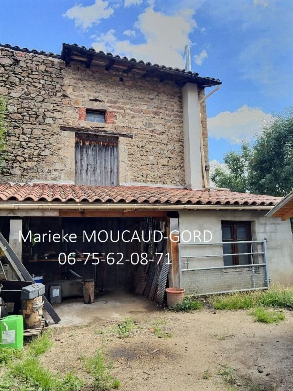 VALPRIVAS Maison de village au coeur de Valprivas 95 m² 3 chambres 510 m² terrain et dépendances 3