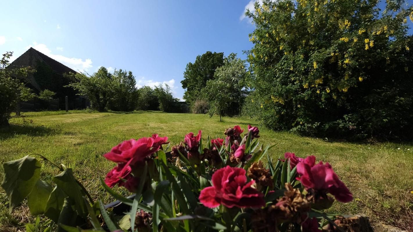Maison de village 108 m2, 3 chambres, terrain 1.356 m² dépendances