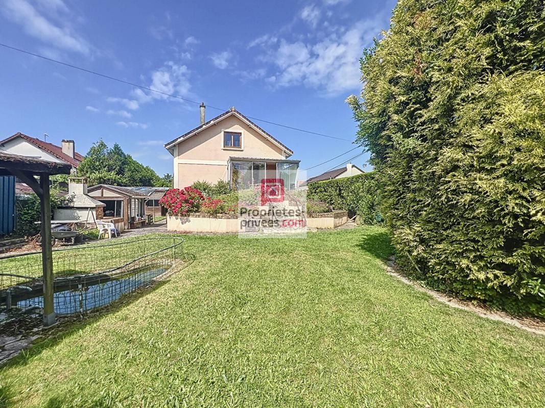 Maison 5 chambres sur sous sol avec dépendance