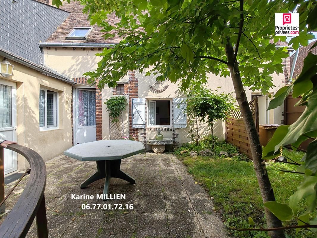 BREZOLLES Maison ancienne - 2 chambres - beau potentiel pour aménager la grange attenante et le grenier - Petites dépendances - 124000 HAI