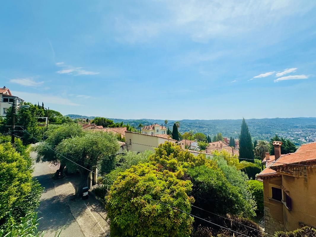 Maison individuelle 96m2 divisée en 2 appartements, vue 180°, jardin et terrasse