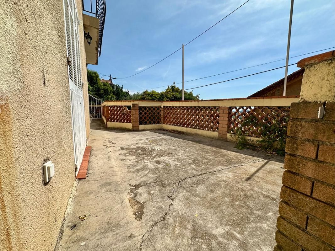 GRASSE Maison individuelle 96m2 divisée en 2 appartements, vue 180°, jardin et terrasse 3