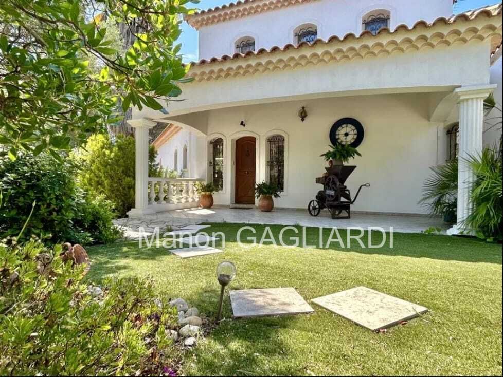 Villa de Prestige 7 pièces - 263m² avec piscine, proche à pied Calanque de Port d'Alon