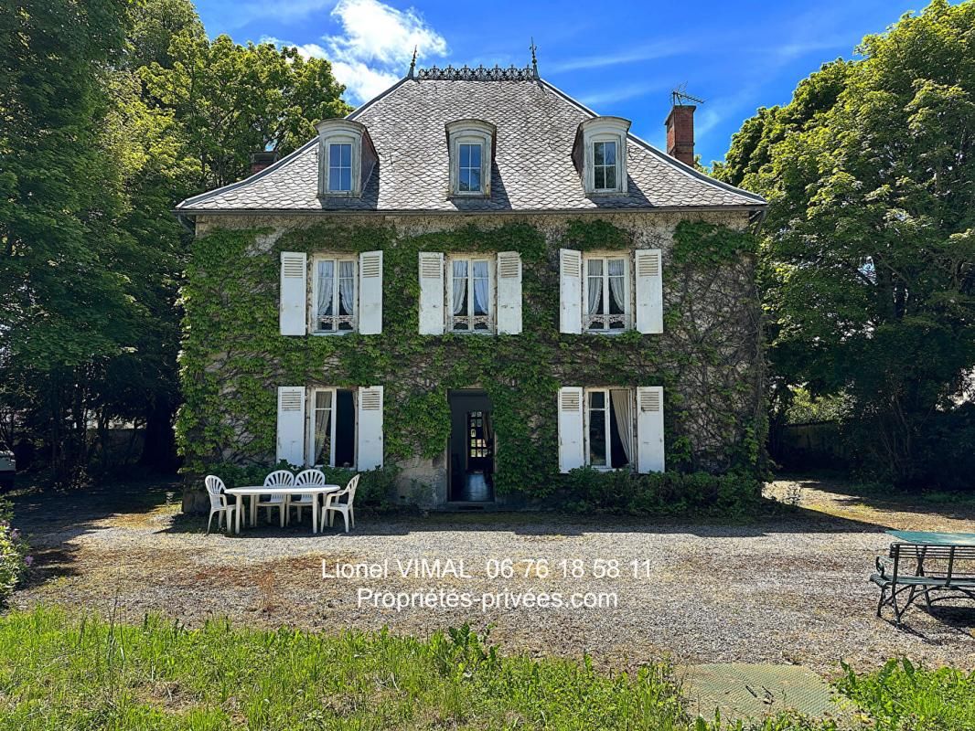 BOURG-LASTIC Maison de Maître 10 pièces 273m2 avec dépendances et parc 2,7 ha 2