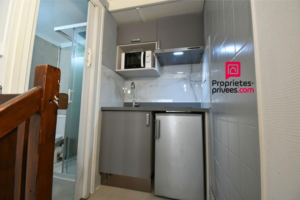 LYON-3E-ARRONDISSEMENT LYON 3 proche Part Dieu - Studio 12 m2 rénové 2