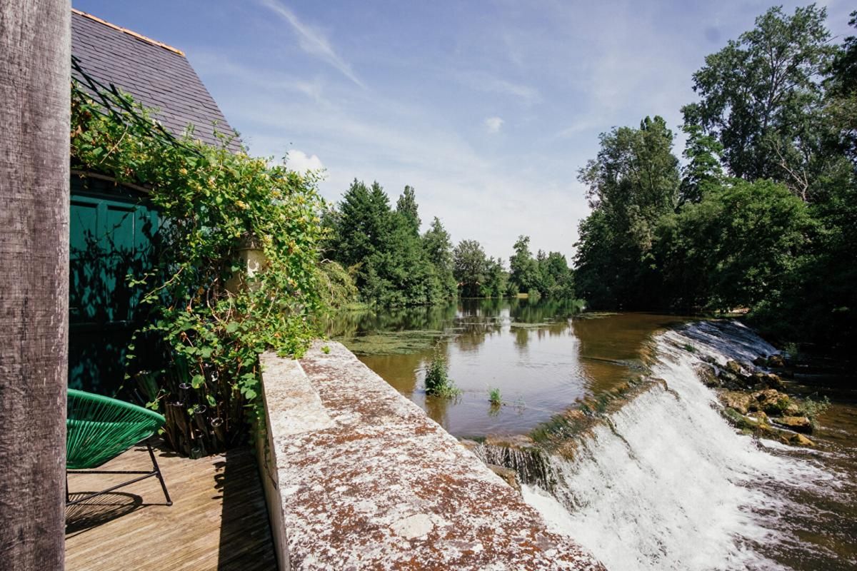 MAISON DE FAMILLE SUR ILE PRIVEE EN DORDOGNE - Propriété d'agréement, état exceptionnel, 18 pièce(s) 520 m2, dépendances, 1,3 ha