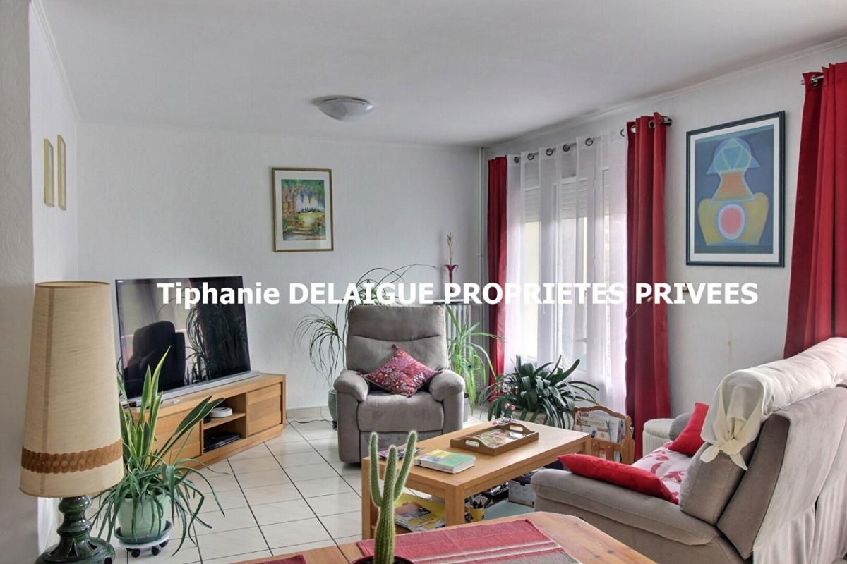 LE CHAMBON-FEUGEROLLES Le Chambon-Feugerolles 42500 secteur paisible T4 traversant 74,82m² 2 chambres garage, cave dans une petite copropriété 3