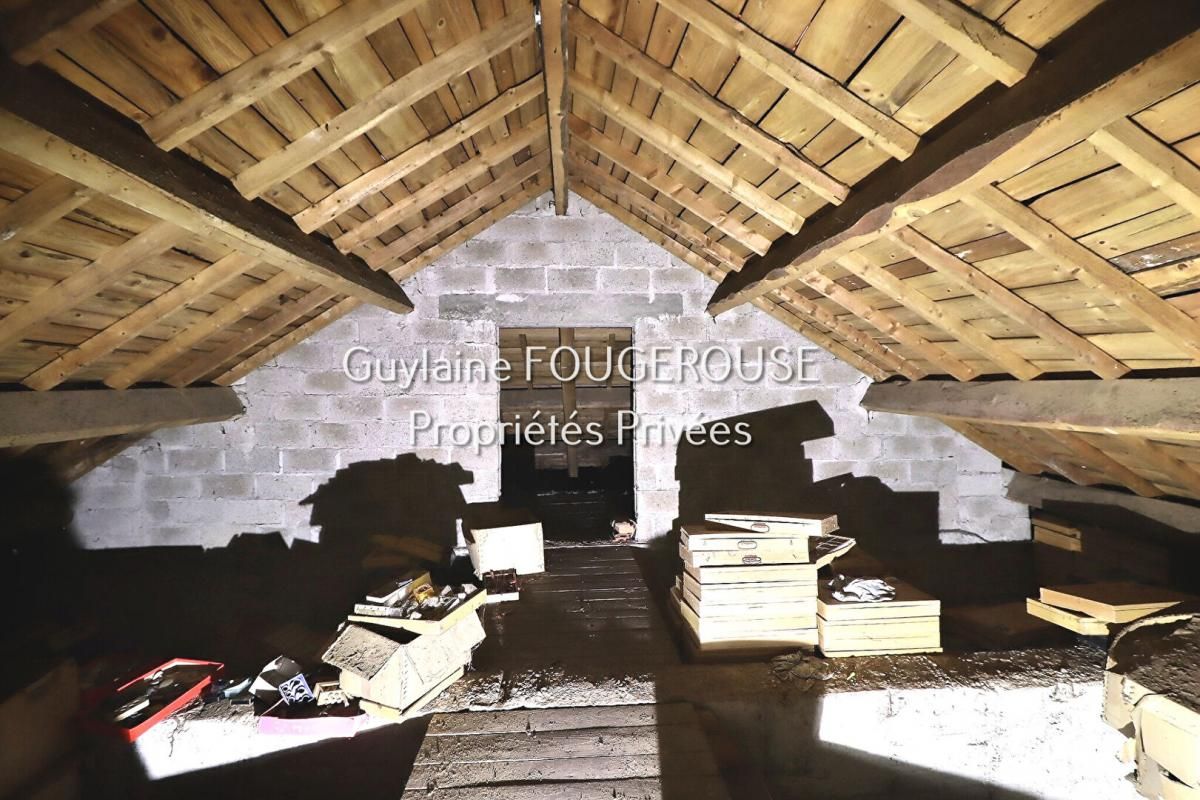 MONTBRISON Immeuble de 2150 m² sur 1,7 ha de terrain attenant 3