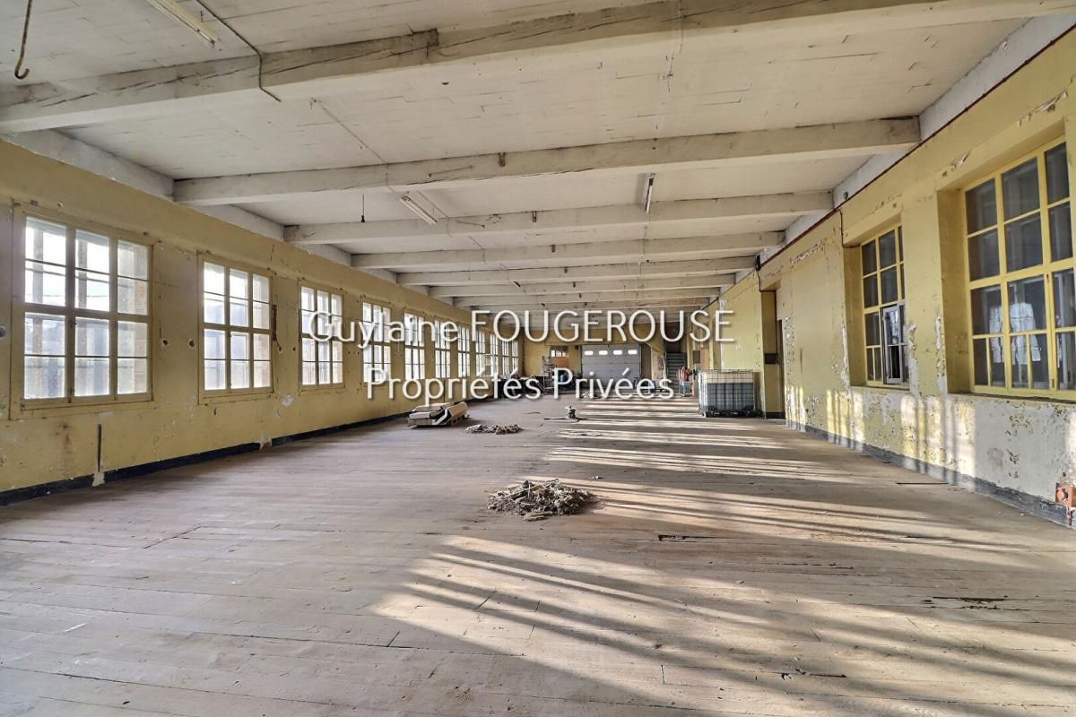 SAINT-ETIENNE EXCLUSIVITE à 1h de SAINT ETIENNE - ancienne entreprise surface 2 150 m² sur 1ha 7 de terrain 2