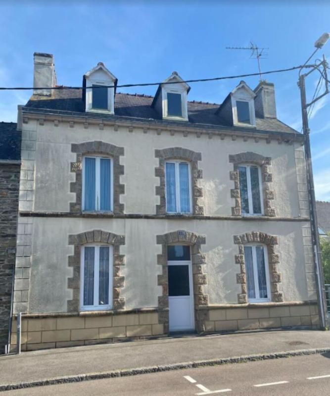 29520 Châteauneuf du Faou proche bourg maison familiale louée 700 / mois