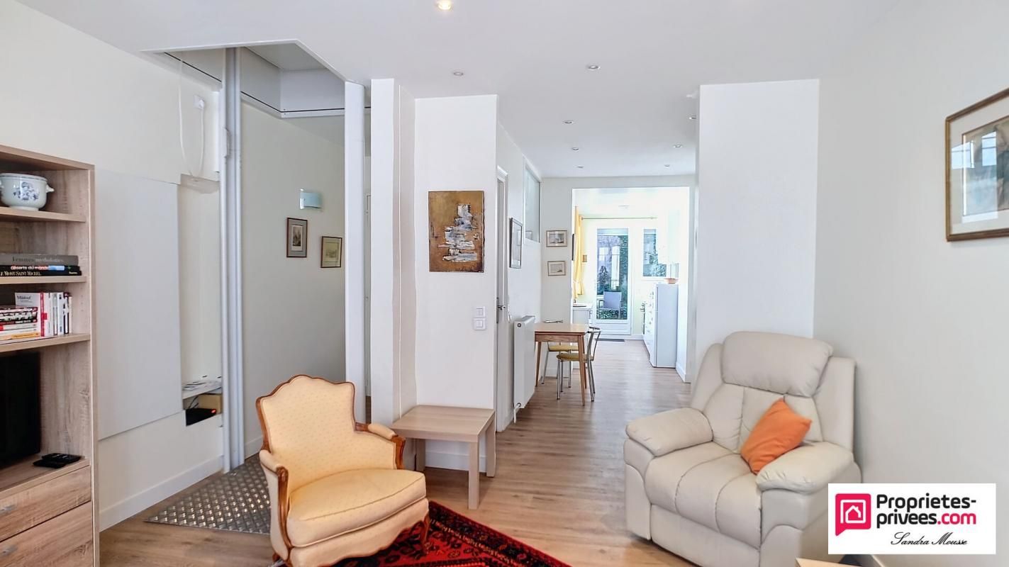 Maison de ville avec beaucoup de charme , entièrement rénovée