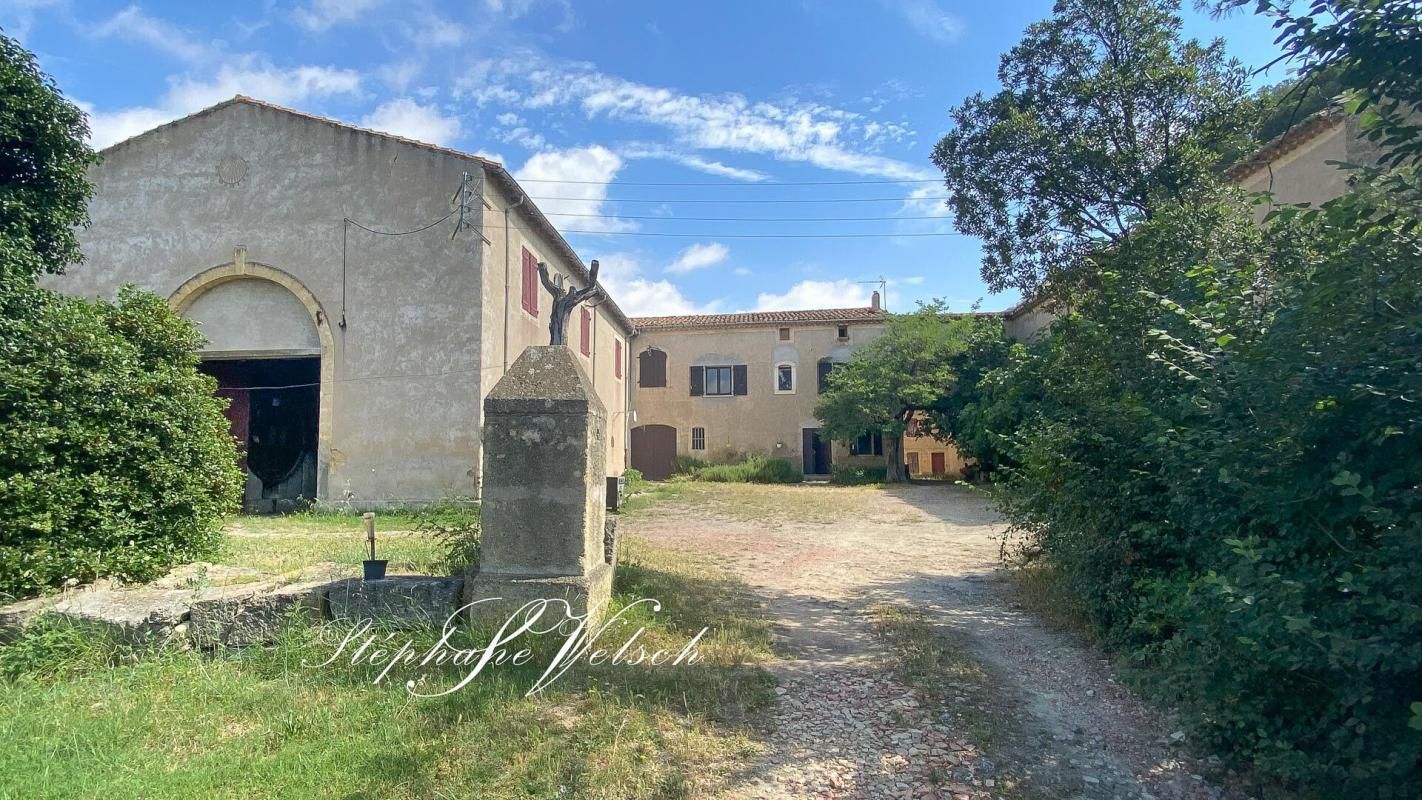 CAPESTANG Exclusivité à saisir , Domaine Viticole d'Exception de 25 hectares à Vendre sur la Commune de Capestang, 190 m2 habitables 10 pcs, 1500 m2 de corps de bâtiment avec cave vinaire 3