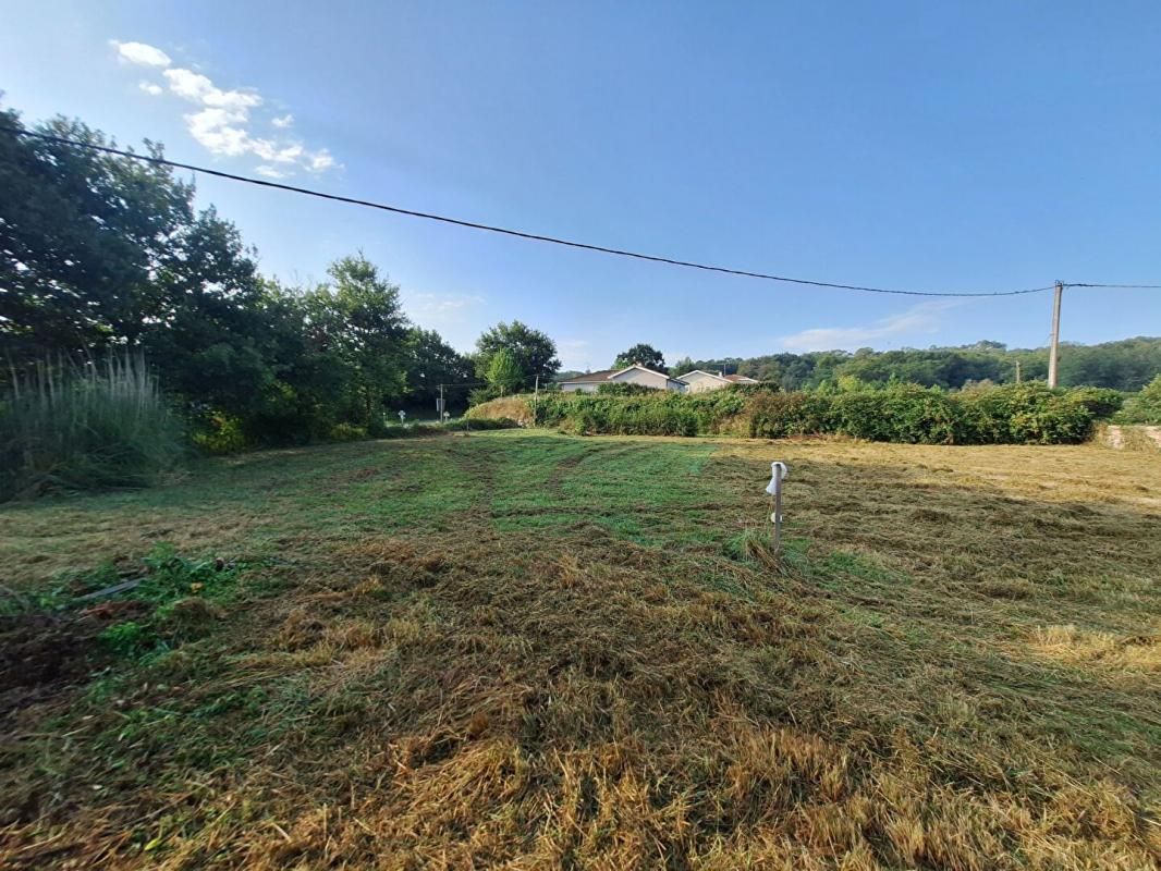 Terrain plat A LA CAMPAGNE