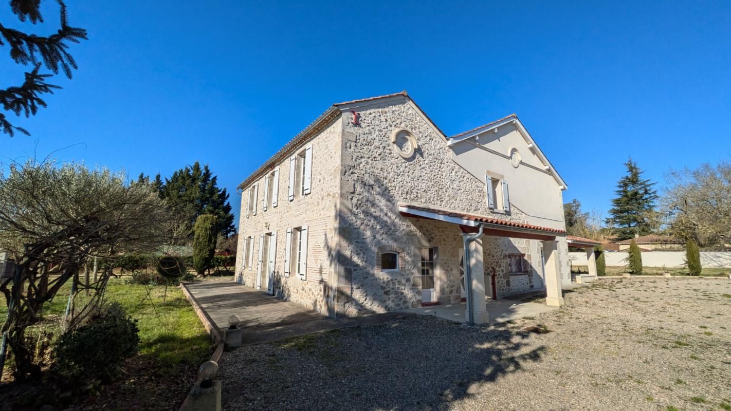 SAINTE-BAZEILLE Girondine avec 5 chambres et dépendances sur plus de 2200m² clos 2