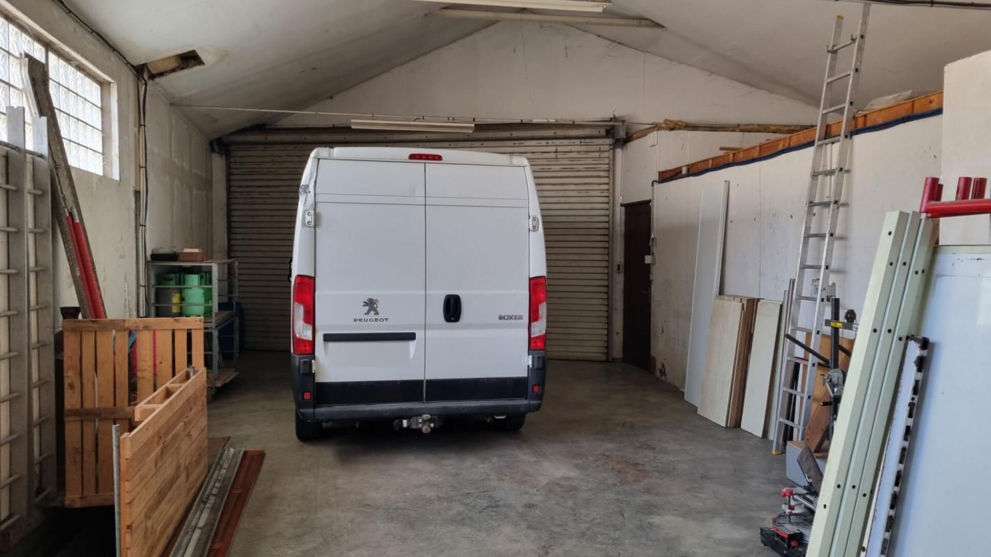 DUNIERES Dunières Centre 43220 300m² d'entrepôt et plateau 2